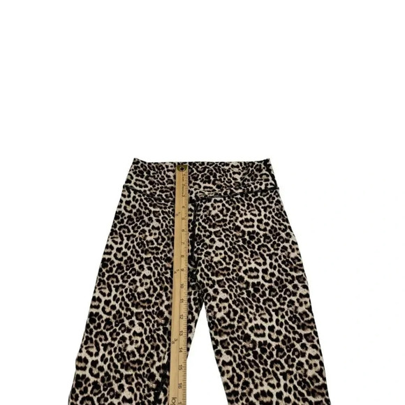 Zyia Active Leopard Brilliant Scrunch leggings - Picture 8 of 9